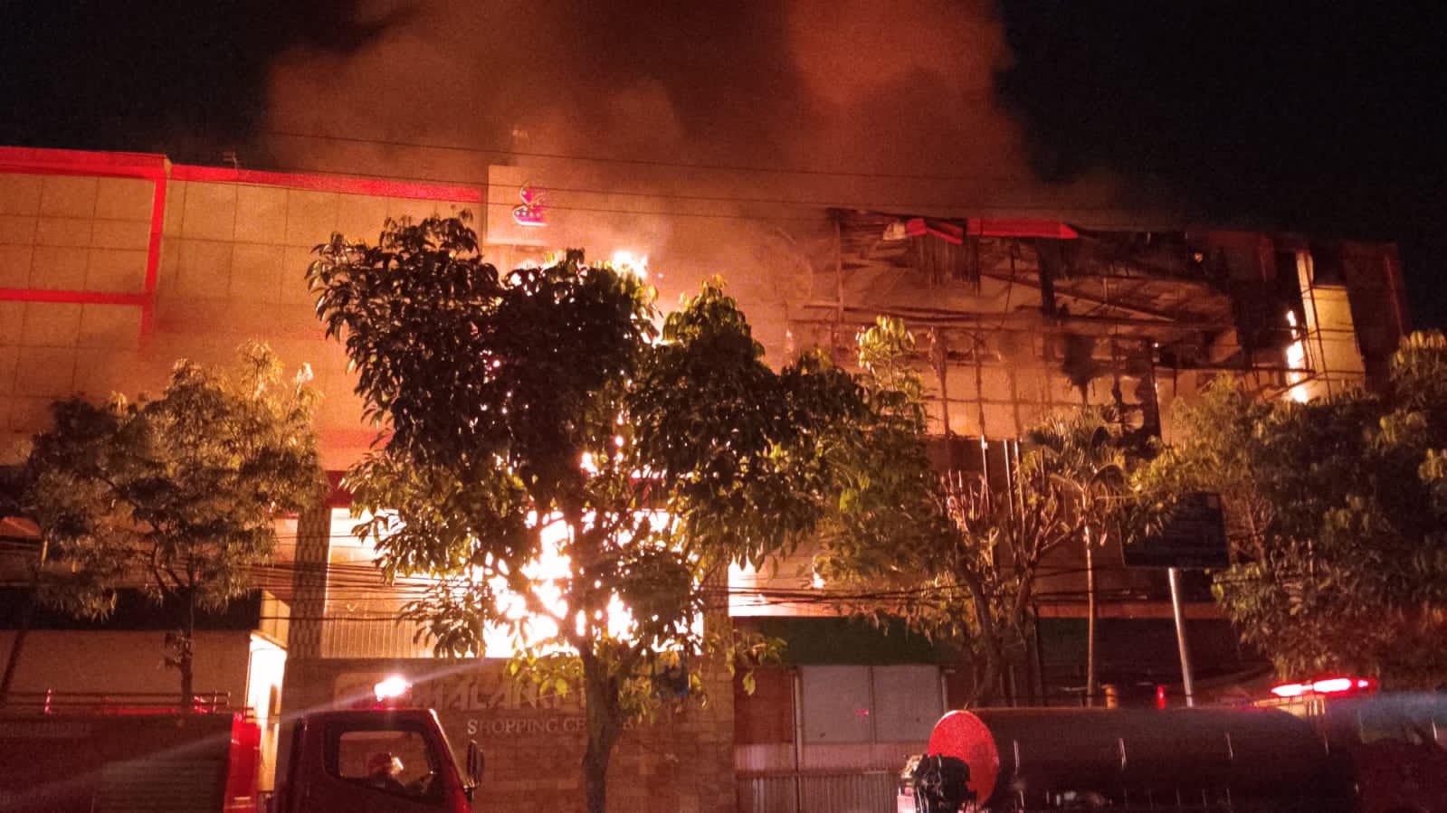 63 Stan Hangus pada Kebakaran Di Malang Plaza